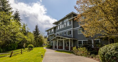 Lynwood Commons in Bainbridge Island, WA - Foto de edificio - Building Photo