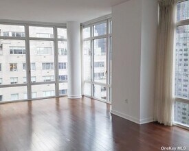 207 E 57th St-Unit -16 B in New York, NY - Building Photo - Building Photo