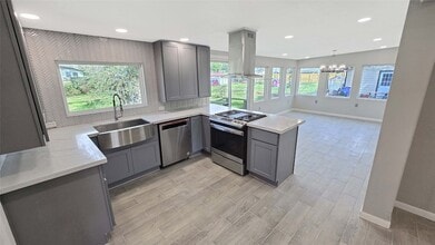121 Wisteria St in Lake Jackson, TX - Building Photo - Building Photo