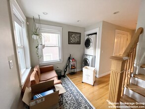 25 Iroquois St, Unit 1 in Boston, MA - Building Photo - Building Photo