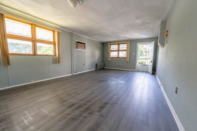 471 Holden St in Wyoming, PA - Building Photo - Building Photo