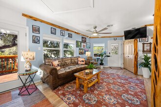 105 Hi View Dr in Lakehills, TX - Building Photo - Building Photo