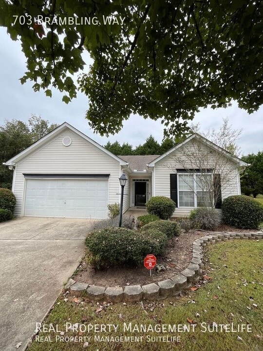 703 Brambling Way in Stockbridge, GA - Building Photo