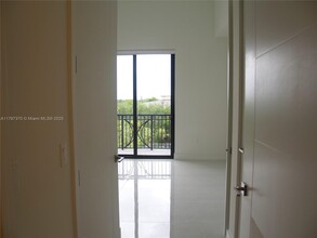 301 Altara Ave, Unit 313 in Coral Gables, FL - Building Photo - Building Photo