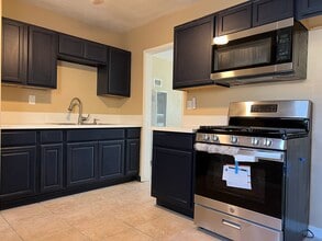 576 N Wilson Ave, Unit 576 in Pasadena, CA - Building Photo - Building Photo