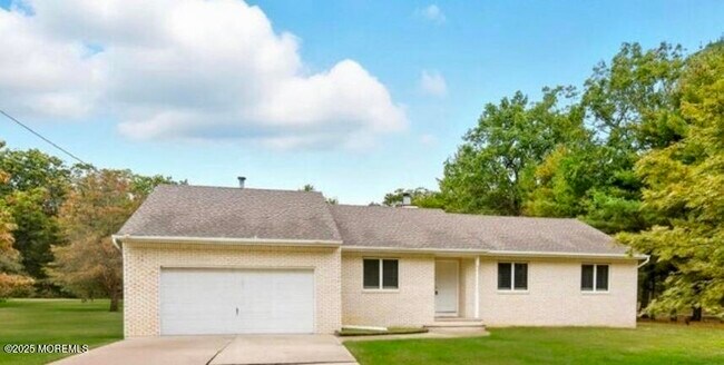 257 Alexander Ave in Howell, NJ - Building Photo - Building Photo