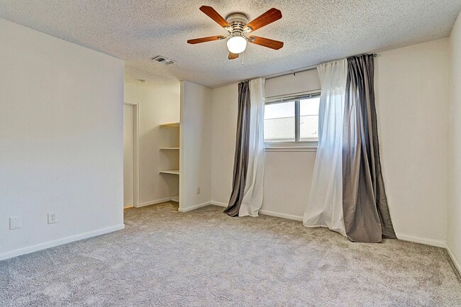 13948 Hollowgreen Dr