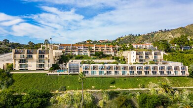 Malibu Canyon Village in Malibu, CA - Foto de edificio - Building Photo