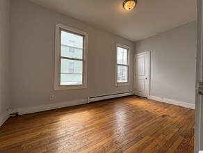 730 Garfield Ave, Unit 1 in Jersey City, NJ - Building Photo - Building Photo