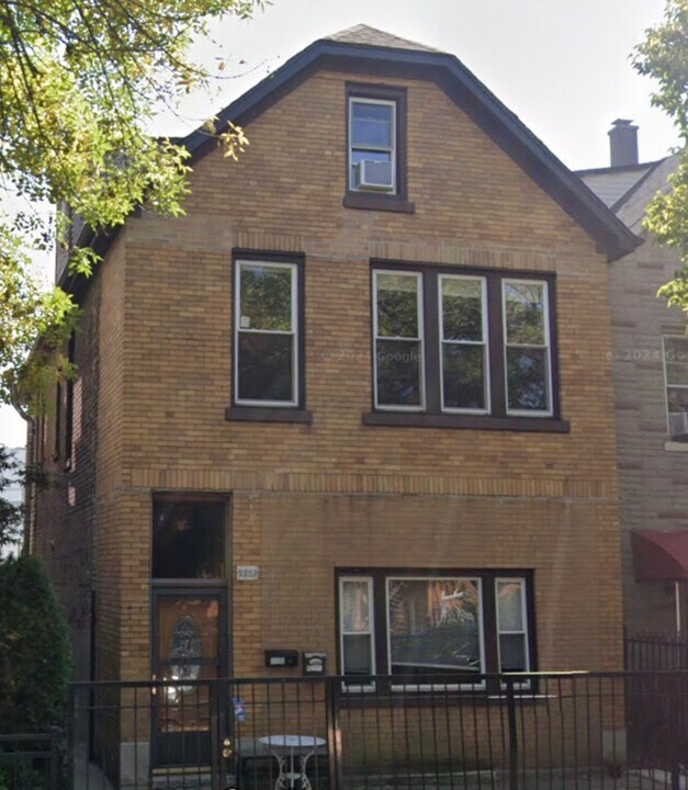 2223 W Erie St in Chicago, IL - Building Photo