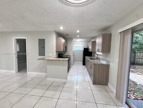 206 NW 5th Ave in Dania Beach, FL - Building Photo - Building Photo