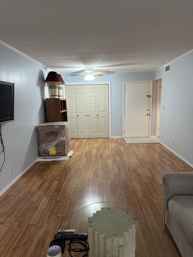 1855 Poplar Woods Cir W, Unit Spacious 1BR 1BA for rent in Germantown, TN - Foto de edificio - Building Photo