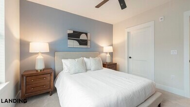 19020 Potts Pk Ln, Unit 8-202 in Davidson, NC - Building Photo - Building Photo