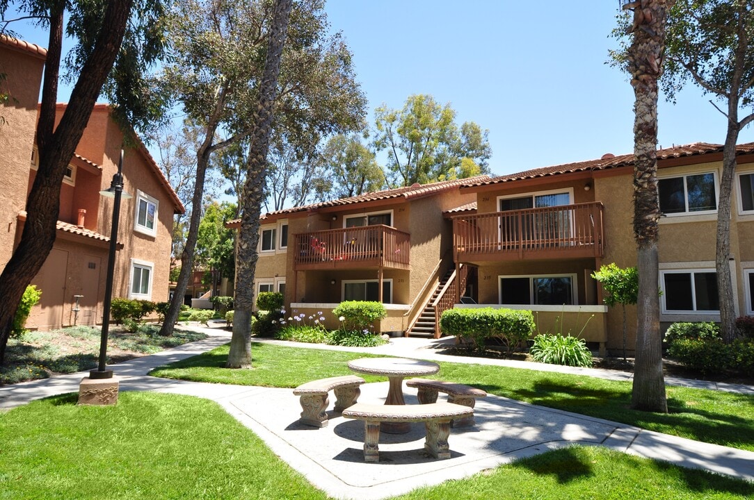 The Villas at Camino Bernardo in San Diego, CA - Foto de edificio