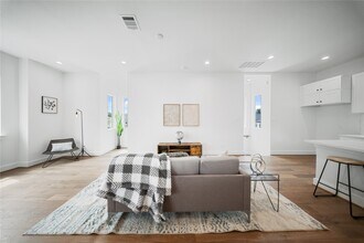 1122 Hogan St in Houston, TX - Building Photo - Building Photo