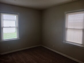 1505 N Holder Rd in Independence, MO - Building Photo - Building Photo