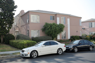 124 S Sweetzer Ave in Los Angeles, CA - Building Photo - Building Photo