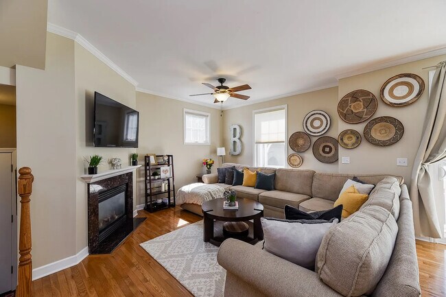 415 N President St in Wheaton, IL - Building Photo - Building Photo