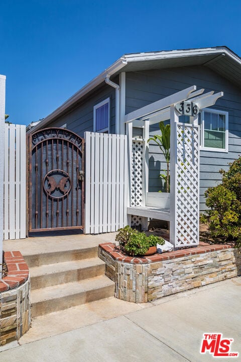 336 Rennie Ave in Los Angeles, CA - Building Photo - Building Photo