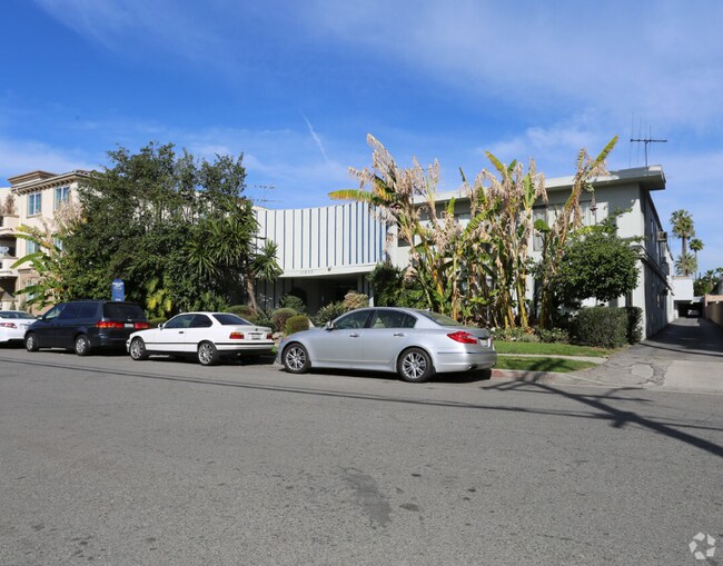 11939 Albers St, Unit 18 in Los Angeles, CA - Building Photo - Building Photo