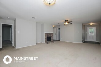 1617 Rialto Way in Justin, TX - Foto de edificio - Building Photo