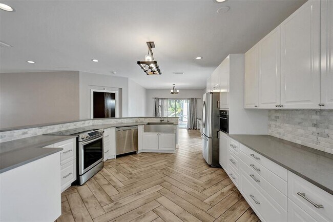 6211 NW 38th Dr in Coral Springs, FL - Foto de edificio - Building Photo