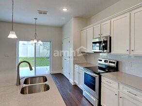 6115 Little Blf Cir in Mascotte, FL - Foto de edificio - Building Photo