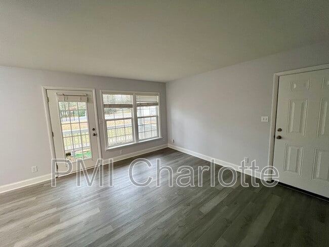 831 McAlway Rd in Charlotte, NC - Building Photo - Building Photo