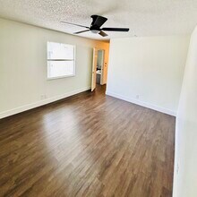 10303 Pippin Ln in Royal Palm Beach, FL - Building Photo - Building Photo