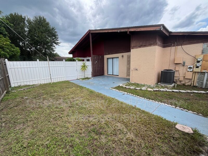 4142 Flying Fortress Ave in Kissimmee, FL - Building Photo