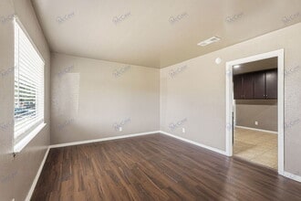 3130 S Llewellyn Ave in Dallas, TX - Building Photo - Building Photo