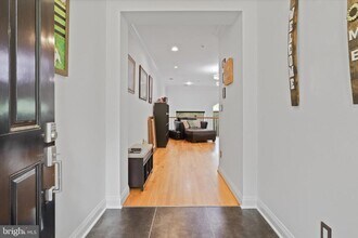 2058 Beacon Heights Dr in Reston, VA - Building Photo - Building Photo