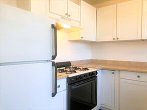 654 McConnell Ave in Santa Rosa, CA - Building Photo - Building Photo