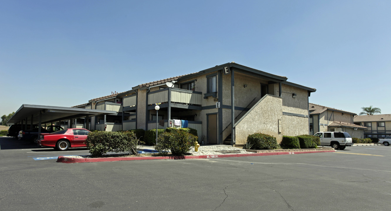 Emerald Point Apartments in Fontana, CA - Building Photo