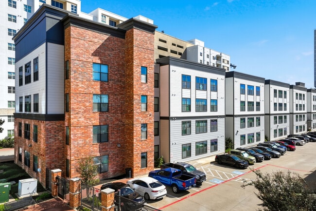 Domain Northgate in College Station, TX - Foto de edificio - Building Photo