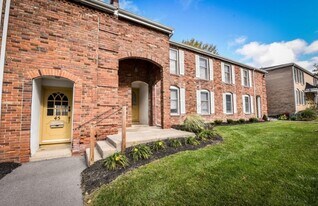 5 Cinema Dr in Ithaca, NY - Building Photo