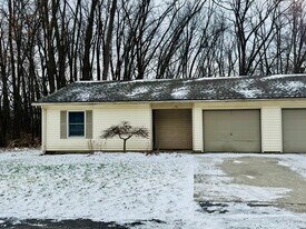 24 Orchard Ln in Norwalk, OH - Building Photo