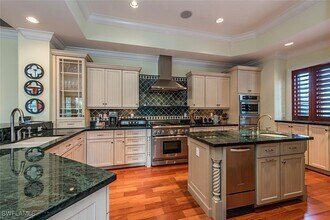 85 13th Ave S in Naples, FL - Foto de edificio - Building Photo