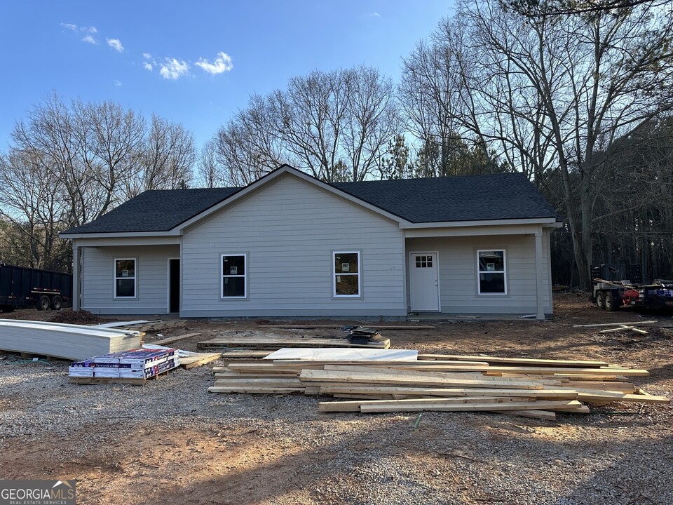 626 Railroad Ave in Comer, GA - Building Photo