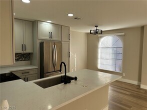 2982 Juniper Hills Blvd in Las Vegas, NV - Building Photo - Building Photo