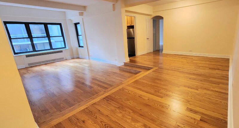 141 E 56th St in New York, NY - Building Photo