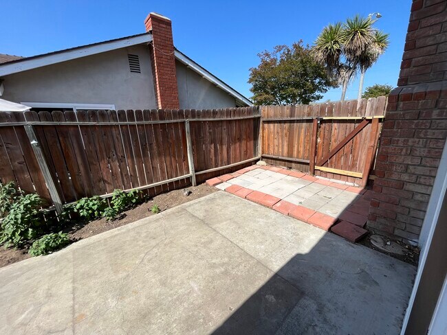 474 S Pine St in Orange, CA - Foto de edificio - Building Photo