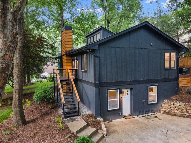 14 Wildwood Cir in Fletcher, NC - Building Photo - Building Photo