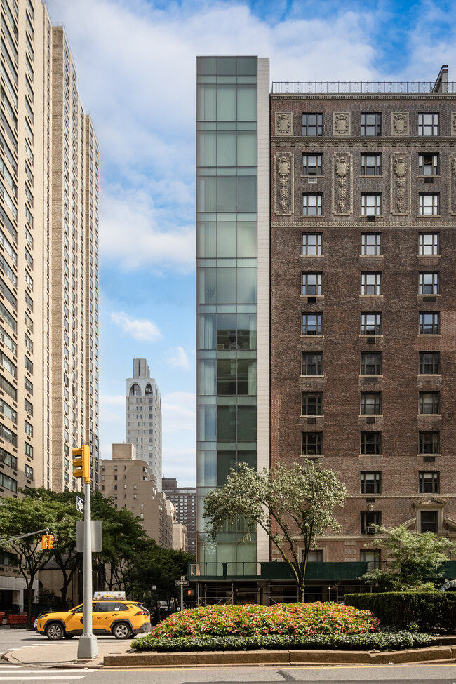 1055 Park Ave in New York, NY - Building Photo - Building Photo