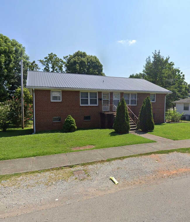 213 E Walnut St, Unit A