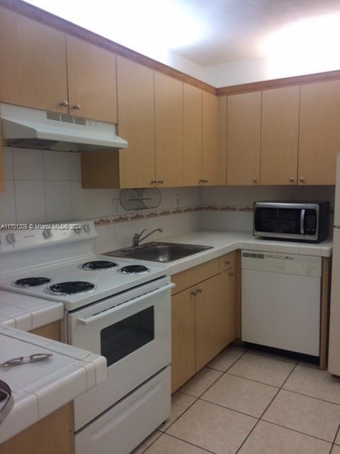 437 SW 7th St, Unit 308 in Miami, FL - Building Photo - Building Photo