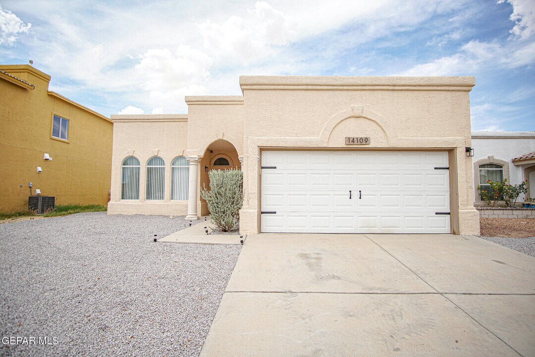 14109 De Stefano Ln in Horizon City, TX - Building Photo