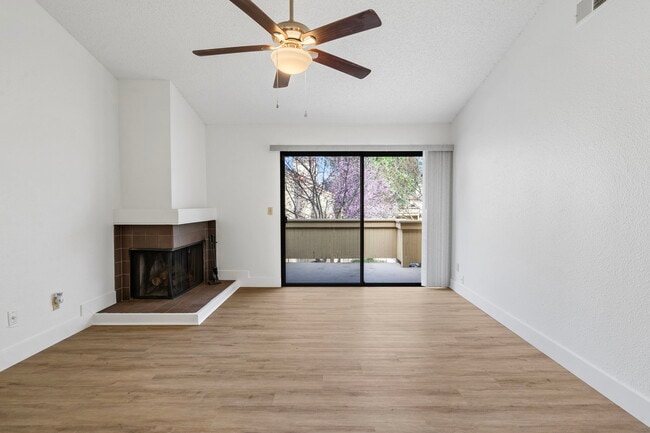 3400 Sullivan Ct, Unit #206 in Modesto, CA - Building Photo - Building Photo