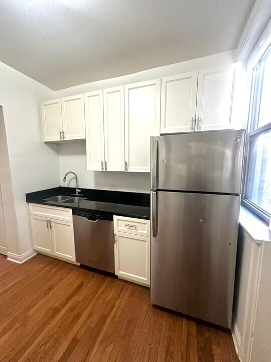1145 W Lunt Ave, Unit 1149-2 in Chicago, IL - Foto de edificio
