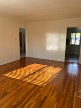 4074 Rosabell St, Unit 4076 in Los Angeles, CA - Foto de edificio - Building Photo